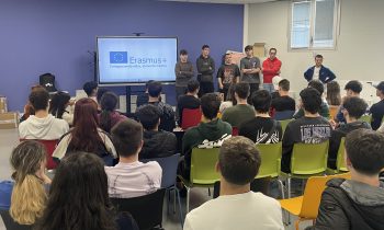 Alumnos, contando su experiencia Erasmus.